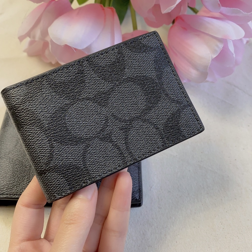 Coach Compact Id Wallet In Signature Canvas - Picture 6 of 9